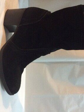 Black Suede White Mountain Bernata Block Heel Ankle Boots Size 9.5